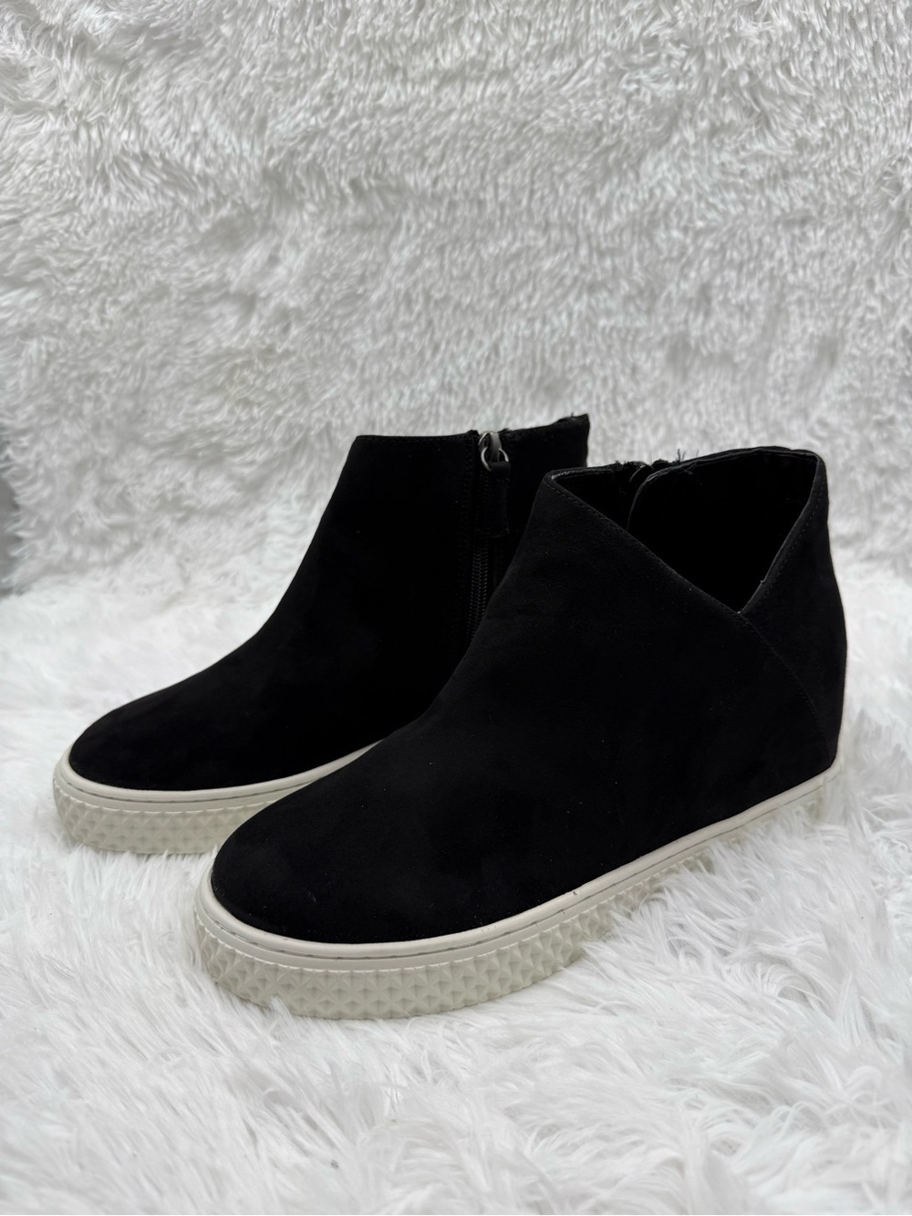 AEROSOLES Sneakers Size 7.5 Black Suede Wedge Slip-On Sneakers